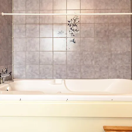 Panoramic Seaside Escape - By Traum